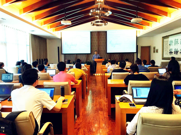 天堂硅谷舉辦“中國(guó)經(jīng)濟(jì)格局和政策判斷分享”培訓(xùn)